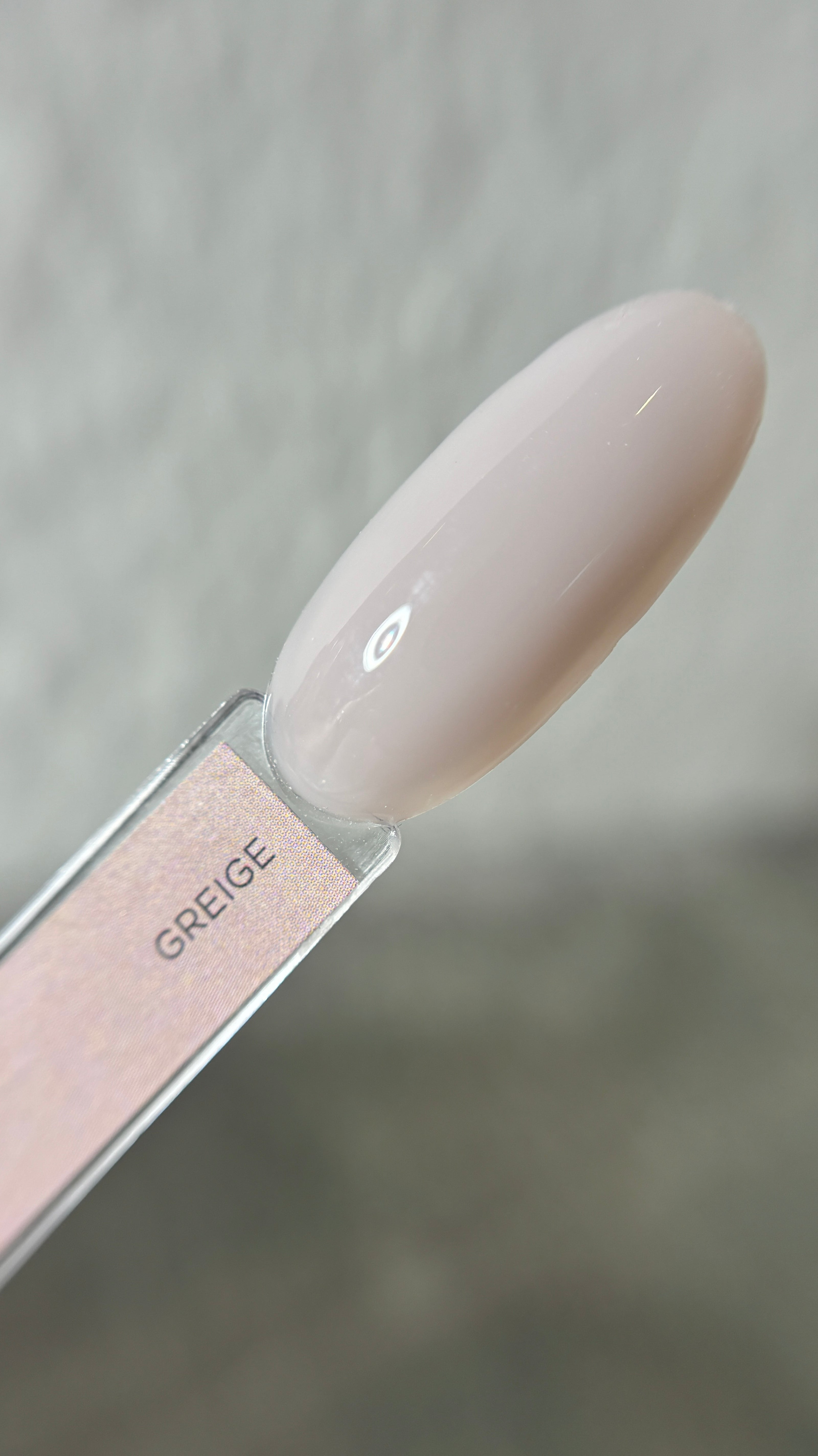 THE COLOR TO BUILD ''Greige'' Hema Free