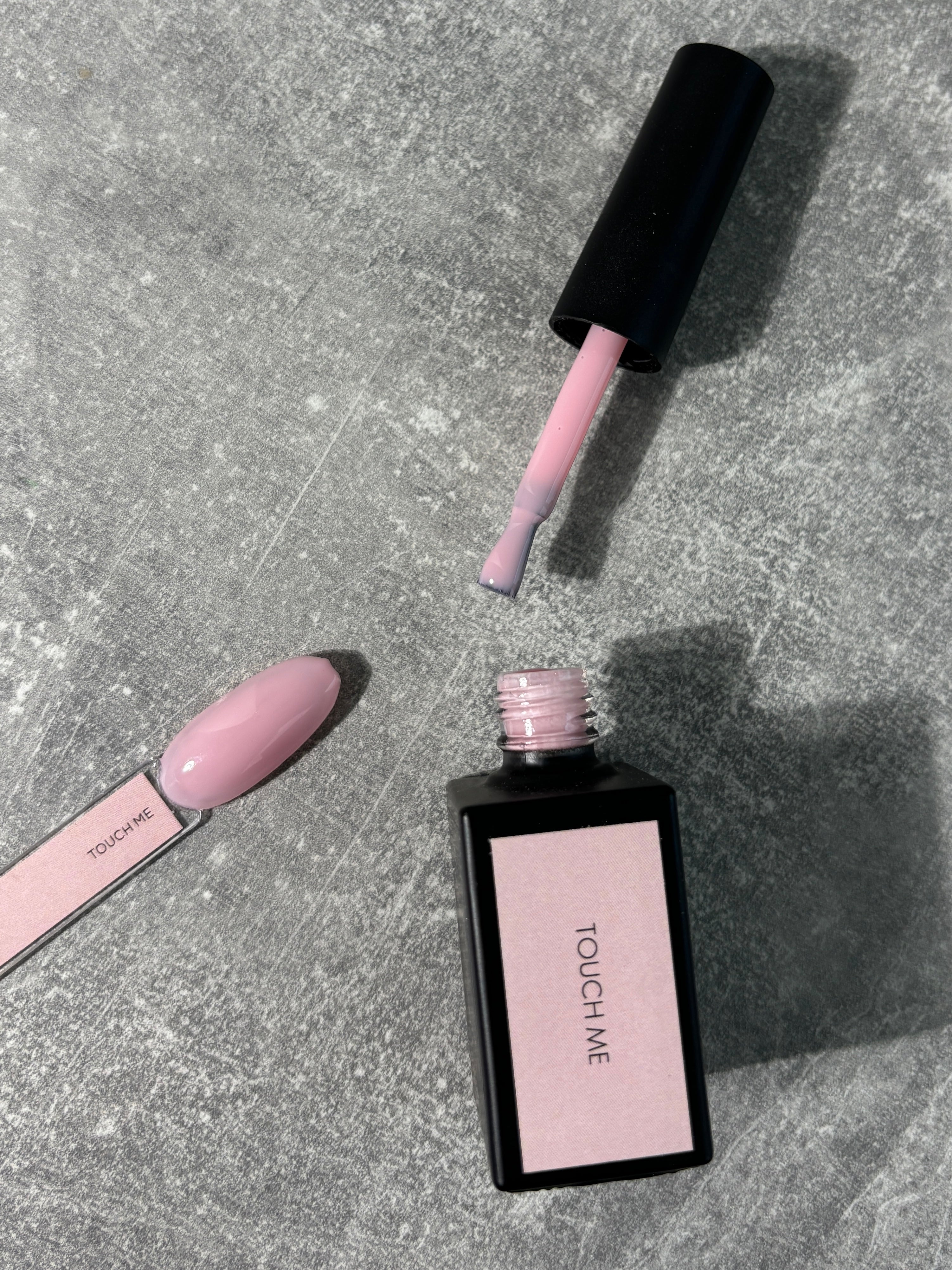 THE COLOR TO BUILD „Touch me “